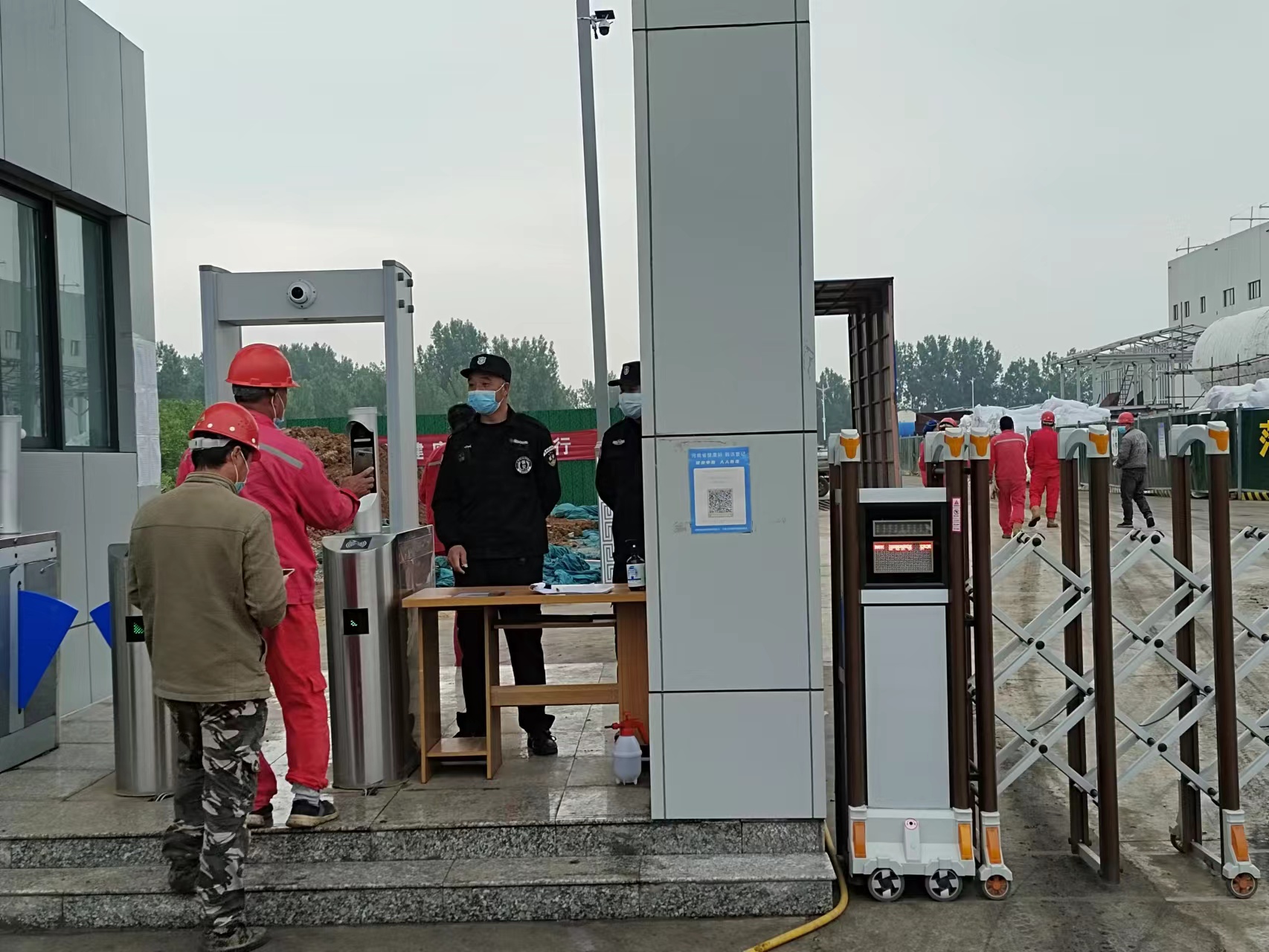 決勝項目建設(shè) 許昌安彩“疫”不容辭