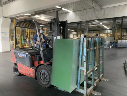 同心戰(zhàn)“疫”,守護(hù)月圓——安彩高科打響疫情防控和安全生產(chǎn)“雙線戰(zhàn)疫”