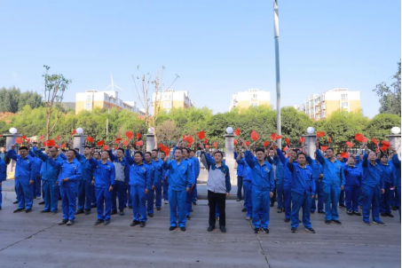 凝心聚力謀發(fā)展，砥礪奮進(jìn)向未來(lái)——許昌安彩舉行國(guó)慶升國(guó)旗儀式