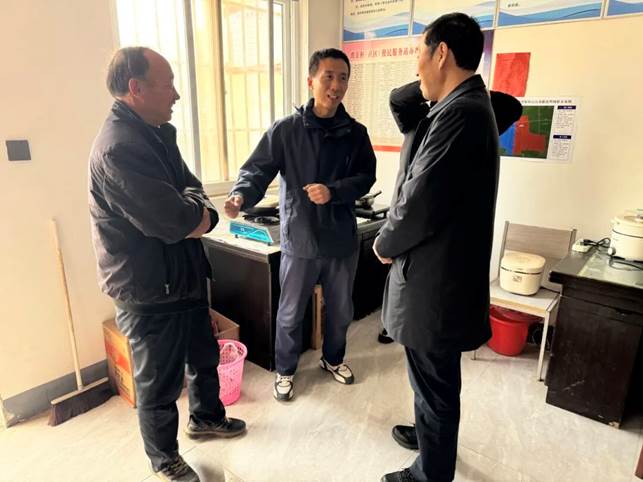 安彩高科到滑縣焦虎鎮何莊村開展駐村幫扶慰問活動